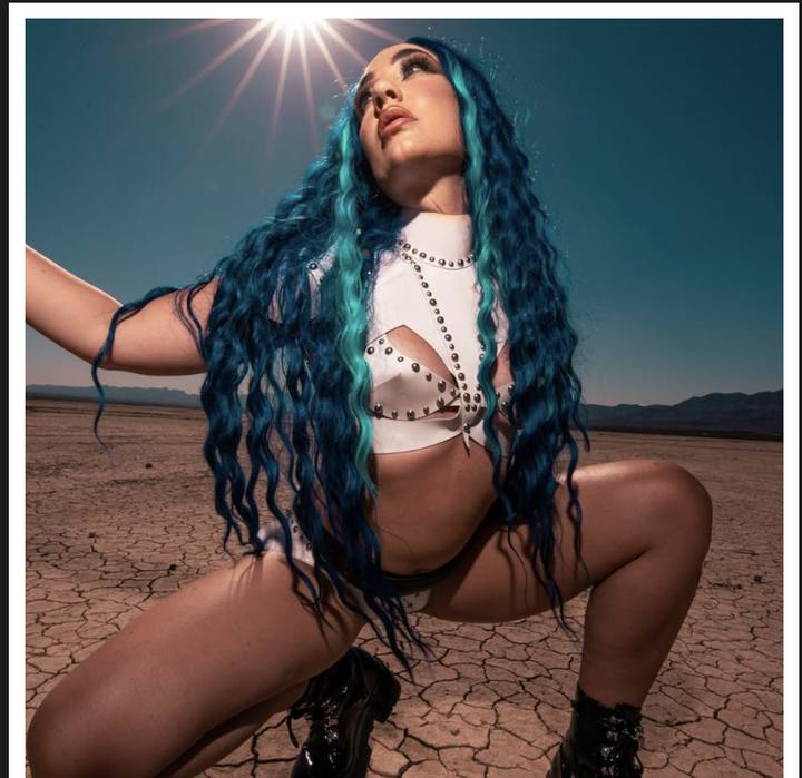 Editorial, desert light