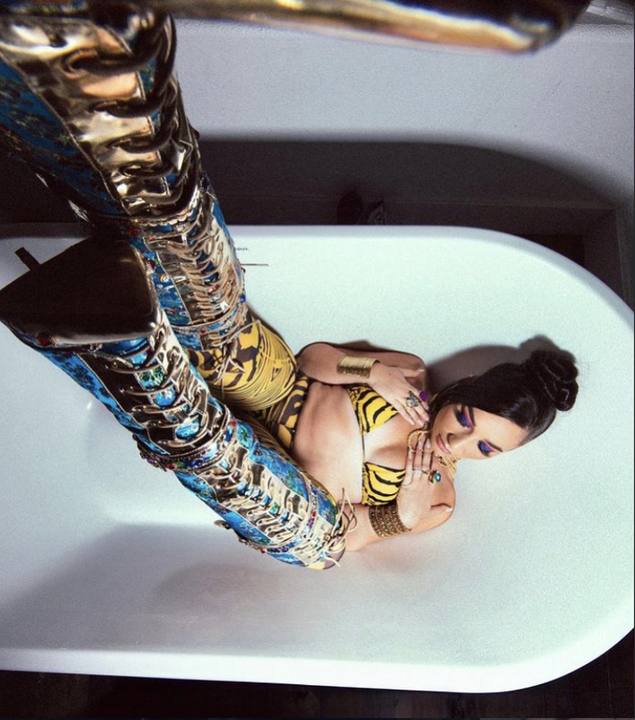 Editorial, gold and tiger