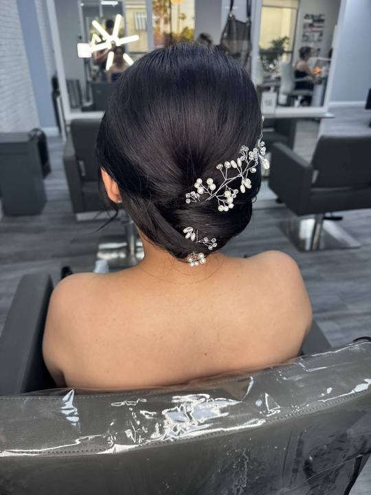 Bridal chignon with pearls